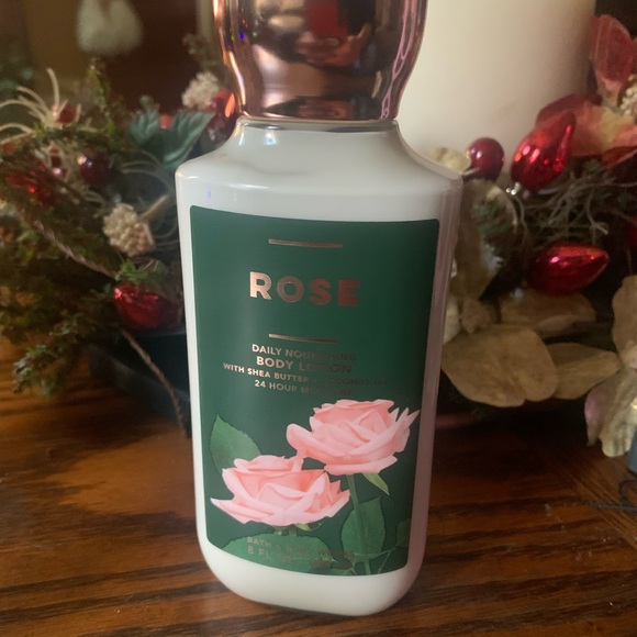 BATH & BODY WORKS GIFT SET IN ROSE - Picture 4 of 6
